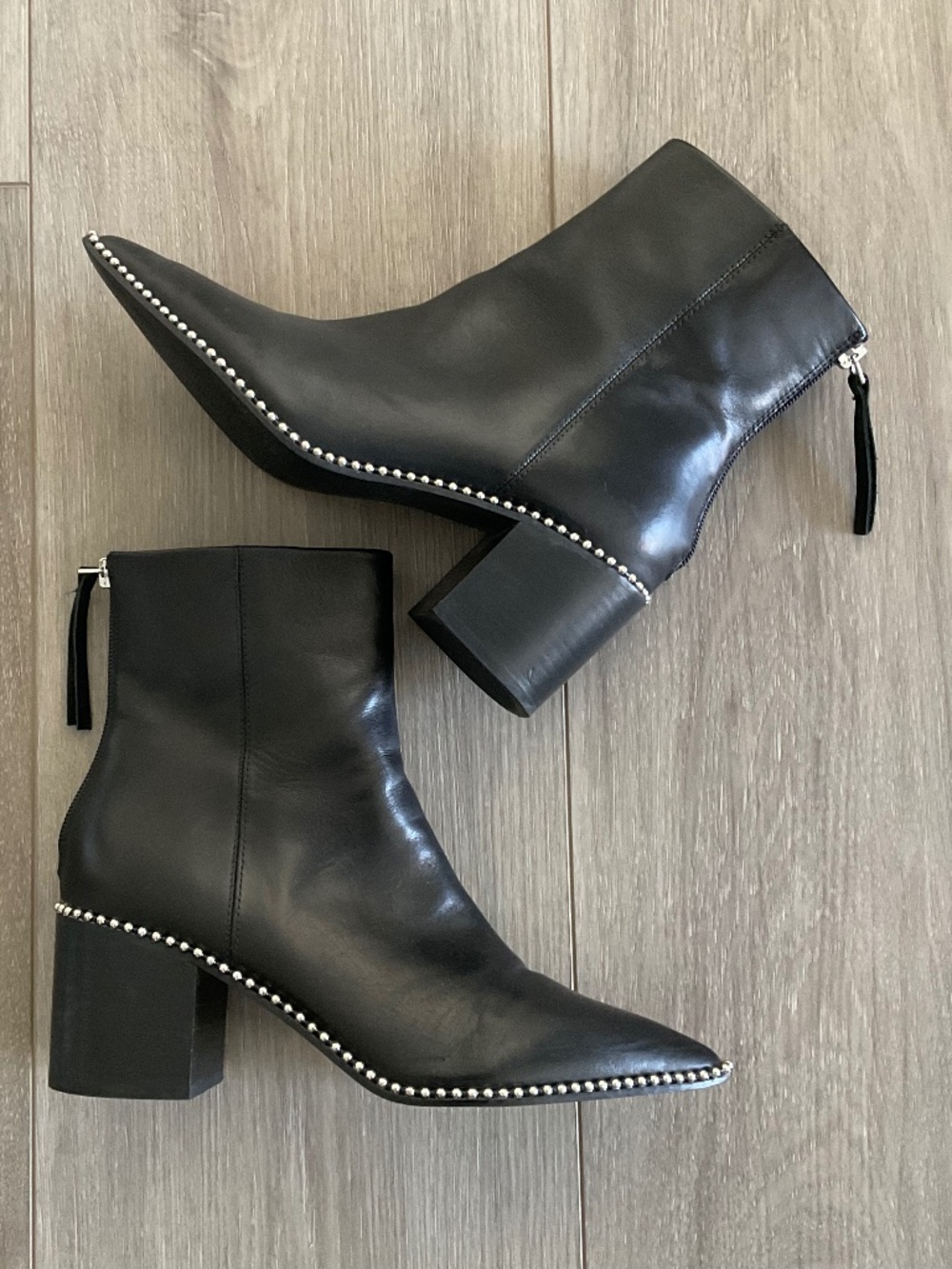STEVE MADDEN Aquarius Boot Studded Trim in Black Leather Size 8.5